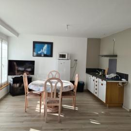 Appartement T2 spacieux à FREHEL mieux vaut reserver via RBNB, khách sạn ở Frehel