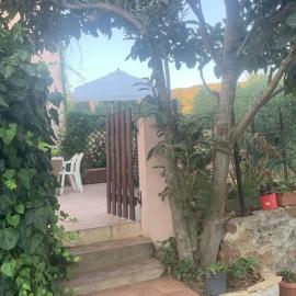 Cozy house with garden in Rio nell'Elba, hotel in Rio nellʼElba