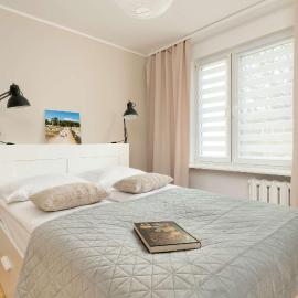 Apartament w Gdyni z Ogródkiem i 2 Sypialniami by Noclegi Renters