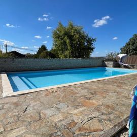 Gite de Catherine, Beautiful Gite, Private Pool, Magnificent views!!!, Hotel in Nanteuil-de-Bourzac