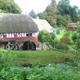Old watermill by beautiful lake, Hotel in Vejstrup