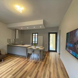 Orta Lake Apartments, hotelli kohteessa Omegna