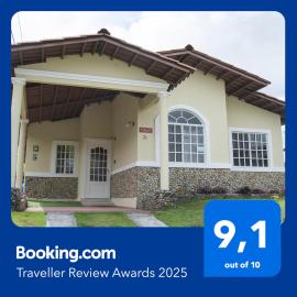 Casa estilo cabaña “Villa Sol” en Alto Boquete، فندق في بوكيتي