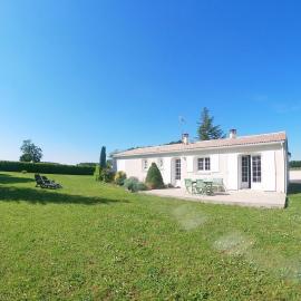 Maison avec grand jardin, hôtel à Saint-Martial-sur-Né