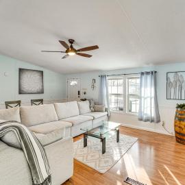 Half-Mi to Lakemont Park: Family-Friendly Home!, hotel a Altoona