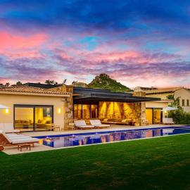 Stunning 11Bd Villa Fully Staffed, Indoor Tennis and More, hotel in San José del Cabo