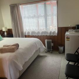 Affordable Double Room Walking Distance to Town, hotel in Queenstown