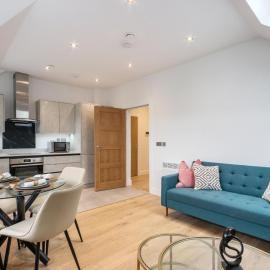 Viesnīca Lavish 2-Bedroom Apartment by E2M, Leatherhead pilsētā Leterheda