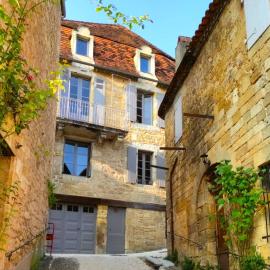 LE TERME maison en pierre dans village tous commerces au coeur du Périgord proche Sarlat et rivière Dordogne