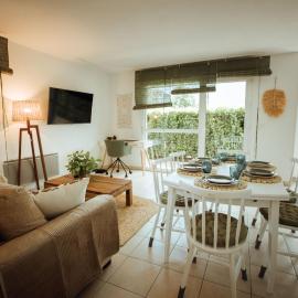 Lumineux appartement avec terrasse proche de Genève, hotel in Saint-Genis-Pouilly