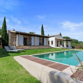Dreamlike Finca with garden infinity pool panoramic views，柳維的飯店