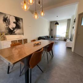 Ruime woning nabij Antwerpen en haven, hotell i Brasschaat