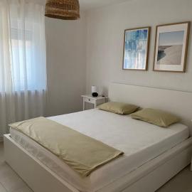 House Laguna Apartment III: Privlaka şehrinde bir otel