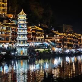 Phoenix Fuyuan Villa Riverside Hotel, hotell i Fenghuang