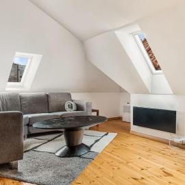Dinbnb Apartments I Historical Two-Floor Apartment with Rooftop Panorama I 1645 Heritage