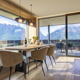 Luxury Dolomites Apartments, hotel in Dobbiaco