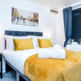 Modern 3-Bed House, Accommodates 6, Ultra-Fast Wi-Fi, Ideal for Long Term Stays