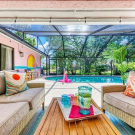 Tropical pool home w/ outdoor TV & living space!, hotel in Bradenton