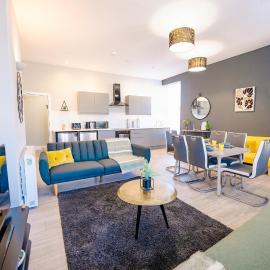 LUXURY SPACIOUS 2-BED & High Ceiling