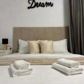 Dream - Hotel Experience with ExtraSpace, QuietArea, Balcony, FreeParking, hotel u gradu Bistrica