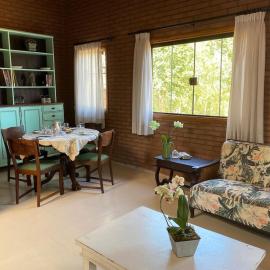 Casa ecológica, cheia de conforto, em reserva agroecológica