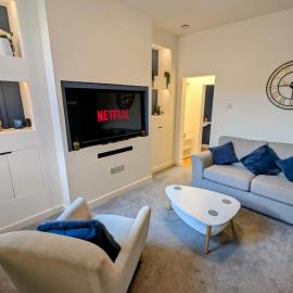 Cosy Modern 2 Bedroom Home, готель у місті Крю