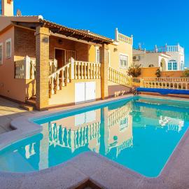 Villa Deva 20, hotel in Torrevieja