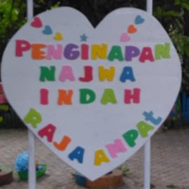 Penginapan Najwa Indah, hotel v destinácii Saonek