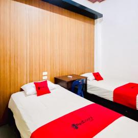 RedDoorz Syariah at Sipayung Homestay, hotel di Stabat