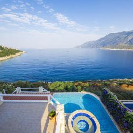 Monix Homes-Villa Deniz - Stunning Seaview, hotel in Yarim Adası