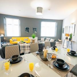 SPACIOUS & MODERN 3-BED & High Ceiling, hotel in Cardiff