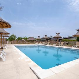 Camping Seasonova Le Plan d'Eau, hotel in Saint-Yrieix-sur-Charente