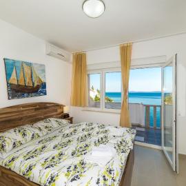 Holiday Home Sirena in Okrug Gornji