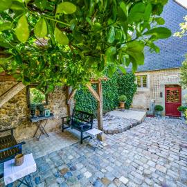 Maison de charme en Touraine avec jardin 4 p., hotel en Luynes