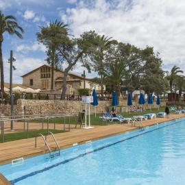 Glamping Costa Dorada, מלון בוילאנובה אי לה ז'לטרו