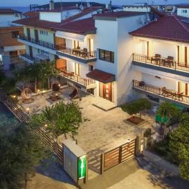 Bloom Garden Apartments, hotel in Ierissos