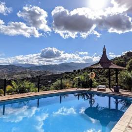 Agro tourism house GAUGUIN with pool Finca el Moralejo TOLOX, hotel en Tolox
