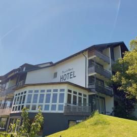 Gasthof Deutscher Adler und Hotel Puchtler, hotel v destinácii Bischofsgrün