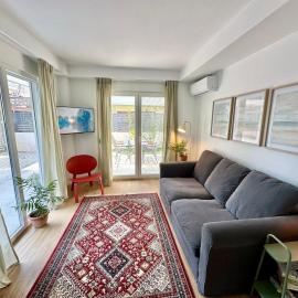 Modern Seaside Retreat with Private Patio and Parking - Blue Zone Homes, hotel in Olympic Beach