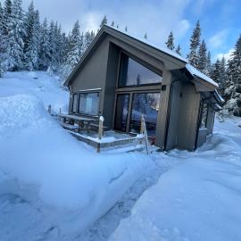 Ny moderne hytte i Nordre Land、Aust-Torpaのホテル