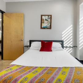 Group suite for 5 with onsite activities and pool، فندق في باسيفيك