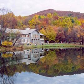 Peaks of Otter Lodge, hotel di Bedford