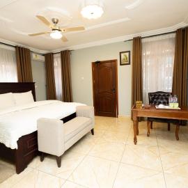 De Chateau Paradise, hótel í Accra