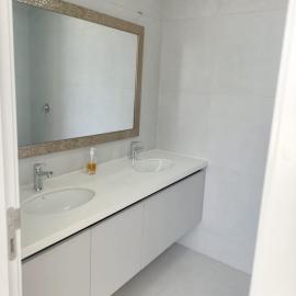 Departamento en edificio Bari de Karibao, hotel a Engabao