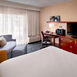 Courtyard By Marriott Hartford Windsor Airport, khách sạn ở Windsor