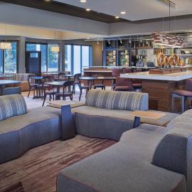 Courtyard by Marriott Detroit Warren, готель у місті Воррен