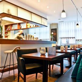 Courtyard by Marriott Dresden، فندق في درسدن