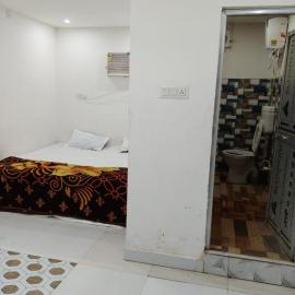 Hotel Janki Niwas - बाबा बैद्यनाथ मंदिर के निकट، فندق في دوغار