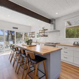 Paradise Retreat Lakehouse - Jamieson - Sleeps 10、Jamiesonのホテル