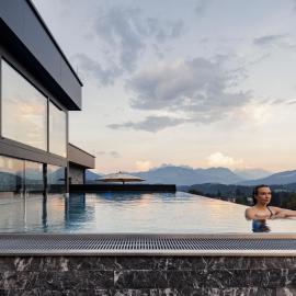 Kaiserjuwel 4 Sterne Superior, hotell i Prama